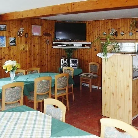 Сasa de vacaciones Mit Privatpool Fuer 10 Personen Ca 240 M In Smrzovka, Isergebirge
